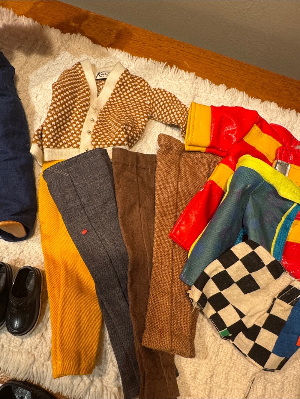 Coupla Kens! Lot of two vintage Ken dolls with vintage clothing,shoes,camera,etc - Picture 5 of 6
